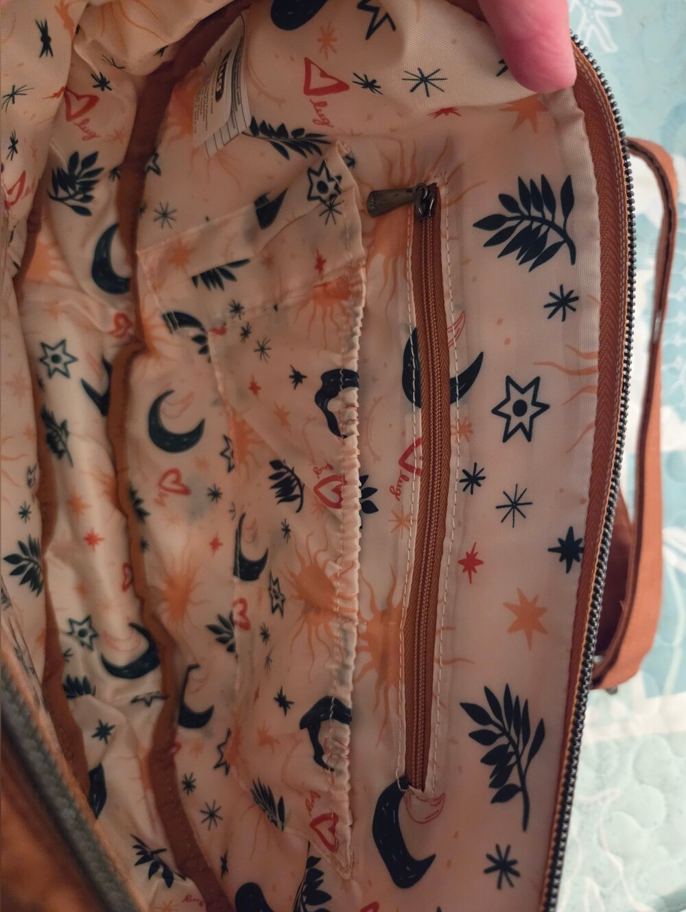 Lug scuffle pleated crossbody bag in cappuccino - Picture 2 of 4